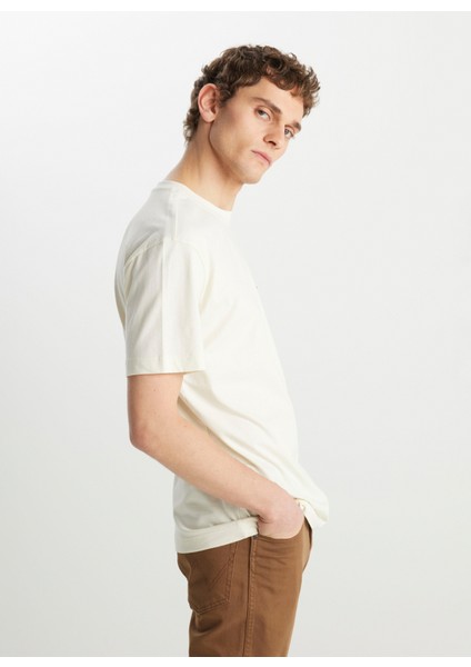 Bisiklet Yaka Kırık Beyaz Erkek T-Shirt MW7NM20387742L Relaxed Fit Small modelleri