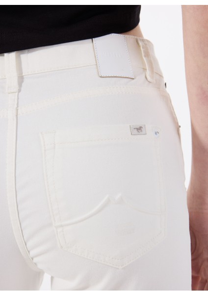 Standart Bel Düz Paça Flare Beyaz Kadın Denim Pantolon Georgıa Skınny Flare5 fırsatları