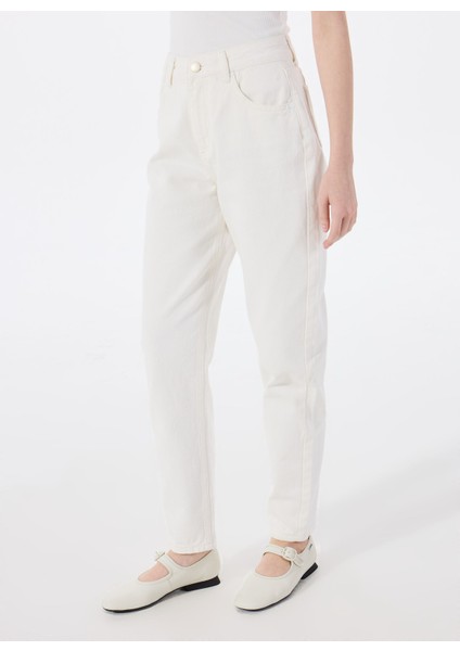 Standart Bel Normal Paça Mom Fit Beyaz Kadın Denim Pantolon Charlotte TAPERED-1011 fırsatları