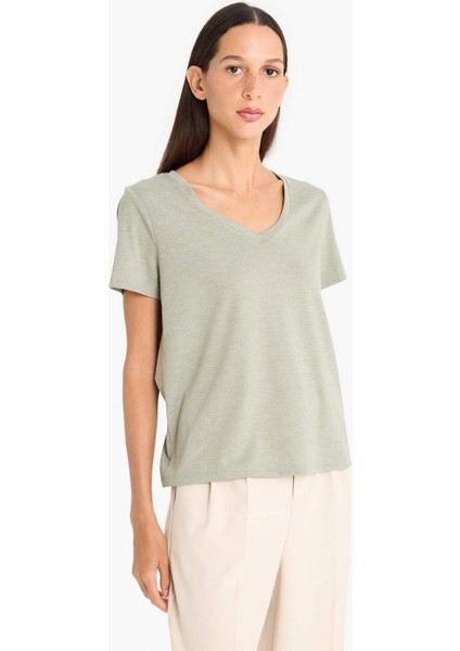 Regular Fit V Yaka Basic Düz Kısa Kollu Tişört F4214AXNS modelleri