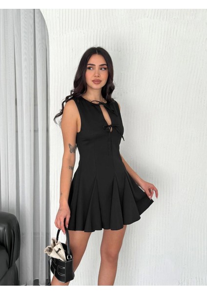 Göğüs Bağlamalı Kolsuz Mini Boy Elbise - Siyah