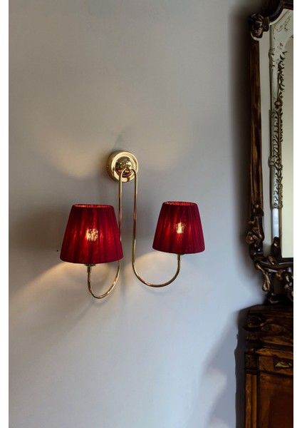 Modern çift kollu metal duvar aplik, şık ve fonksiyonel tasarım, sarı renk, E14 duy tipi