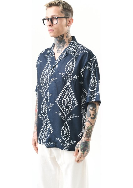 Erkek Pais Pattern Baskılı Oversize Gömlek Beyaz fiyatları