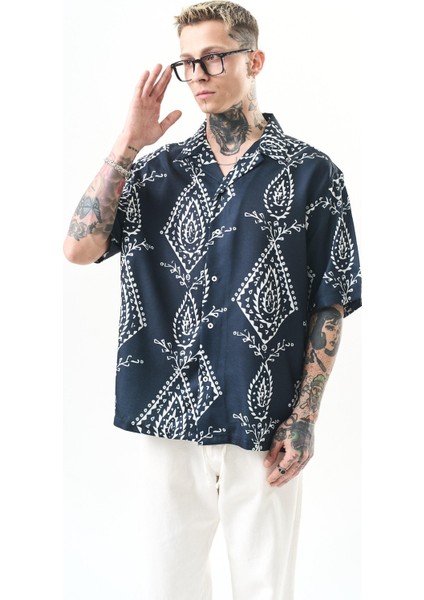 Erkek Pais Pattern Baskılı Oversize Gömlek Beyaz fırsatları