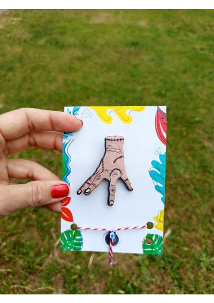 Wednesday Hands Thing Minik El Ahşap Rozet Marteniçka Bileklik Hediyeli -Çanta-Broş-Aksesuar