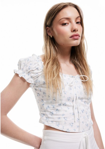 Kayık Yaka Bağcık Detaylı Fermuarlı Çiçekli Dar Kesim Poplin Crop Bluz
