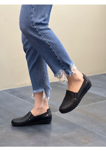 Siyah Deri Lazerli Kadın Günlük Ayakkabı