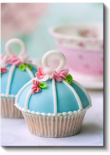Mavi Fondanlı Cupcake - Çiçek Detaylı Zarif Pasta Kanvas Tablo fiyatları