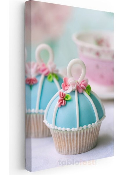 Mavi Fondanlı Cupcake - Çiçek Detaylı Zarif Pasta Kanvas Tablo modelleri