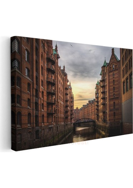 Hamburg Depo Bölgesi - Tarihi Tuğla Mimarisi Kanvas Tablo modelleri