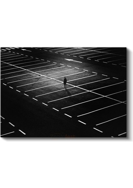 Yalnızlık - Boş Otoparkta Tek Figür Kanvas Tablo