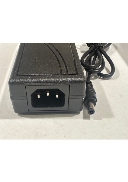 24 Volt 3 Amper Adaptör 24 Volt 3 Amper 5.5 mm 2.5 mm Adaptör