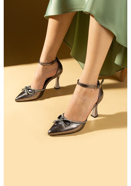 Taşlı Fiyonk Bilek Bağlama Kadeh Topuklu Kadın Ayakkabı 018-52-24CILT modelleri