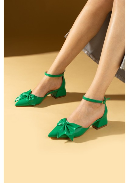 Fiyonk Detaylı Sivri Burun Kadın Babet 64-002-24