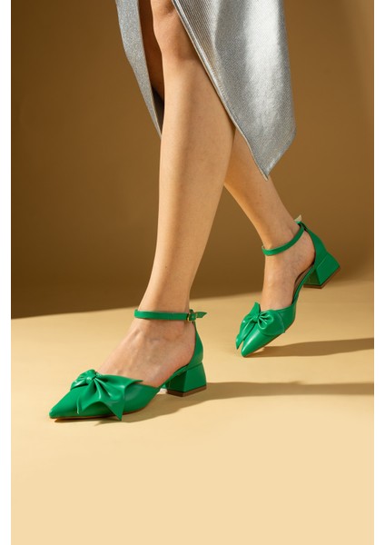 Fiyonk Detaylı Sivri Burun Kadın Babet 64-002-24 modelleri