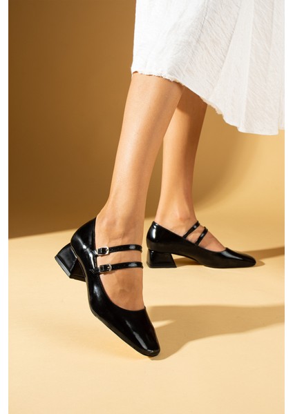 Kalın Topuklu Küt Burunlu Çift Bantlı Kadın Topuklu Ayakkabı 001-266-24RUGAN modelleri