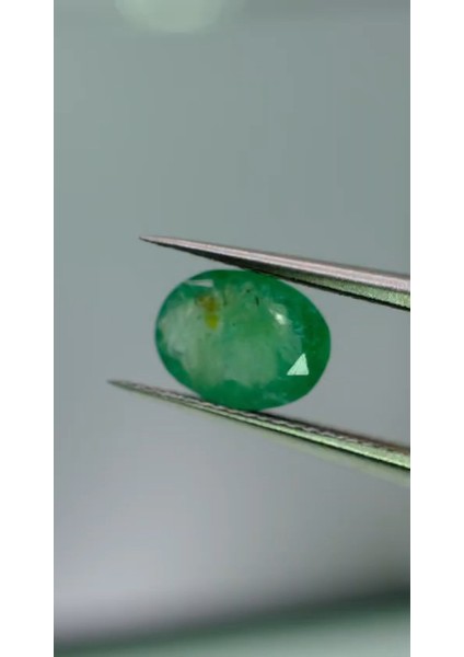 1.32 ct 8x6.3 mm Oval Natural Emerald Zambia