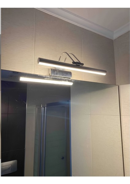 Şık banyo aydınlatması, duvar aynası ve tablo ile zarif aplikasyon seti, metal, bej modelleri