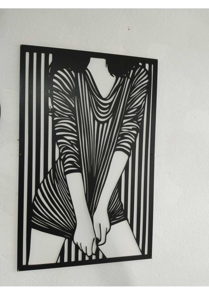 Siyah 30 x 49 cm Modern Kız Duvar Süsü - 4mm Mdf (Çivi Ile Asılabilir)