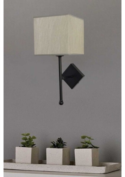 Modern siyah aplike, gri kare detaylı şık ve sade dekoratif metal ürün, E14 duy tipi