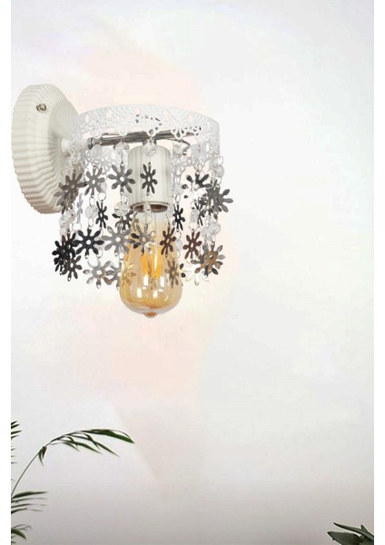 Krom detaylı beyaz uygulama, modern şıklık ve zarif tasarım, metal materyal, E27 duy.