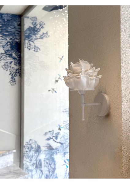 Modern beyaz metal şık kablosuz pilli aplike, 35 cm uzunluk, dekoratif ve kullanışlı. fiyatları