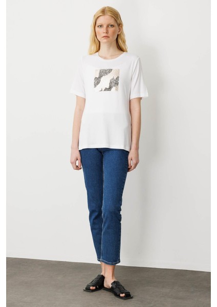 Kadın Sıfır Yaka Önü Taş Baskılı Penye T-Shirt Ekru indirimleri