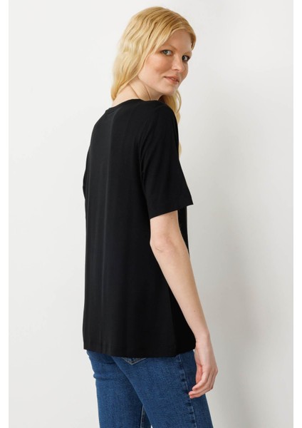 Kadın Sıfır Yaka Önü Taş Baskılı Penye T-Shirt Siyah fırsatları