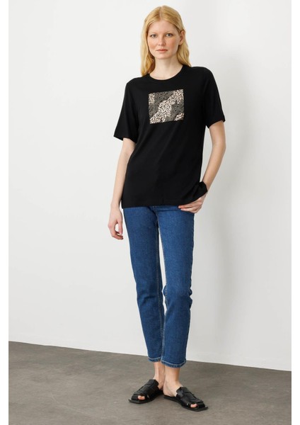 Kadın Sıfır Yaka Önü Taş Baskılı Penye T-Shirt Siyah indirimleri