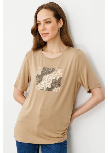 Kadın Sıfır Yaka Önü Taş Baskılı Penye T-Shirt Vizon modelleri