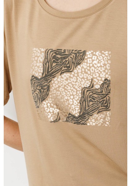 Kadın Sıfır Yaka Önü Taş Baskılı Penye T-Shirt Vizon indirimleri
