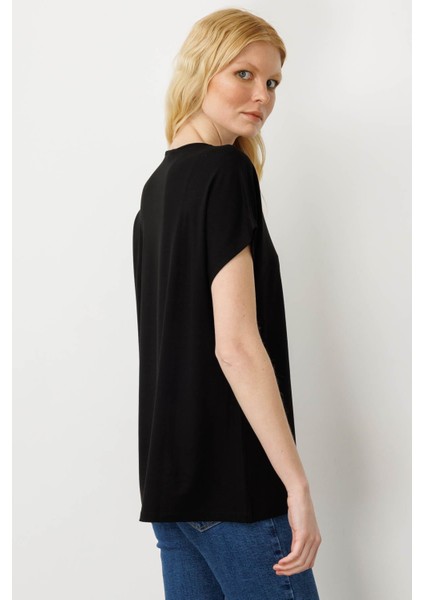 Kadın Sıfır Yaka Omzu Taşlı Penye T-Shirt Siyah modelleri