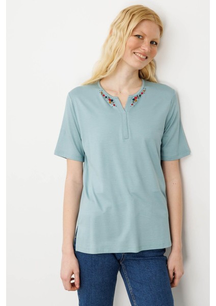 Kadın Açma Yaka Nakış Işlemeli T-Shirt Mint modelleri