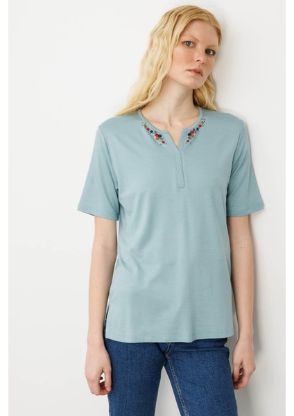 Kadın Açma Yaka Nakış Işlemeli T-Shirt Mint indirimleri