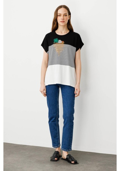 Kadın Sıfır Yaka Önü Taşlı Penye T-Shirt Siyah indirimleri