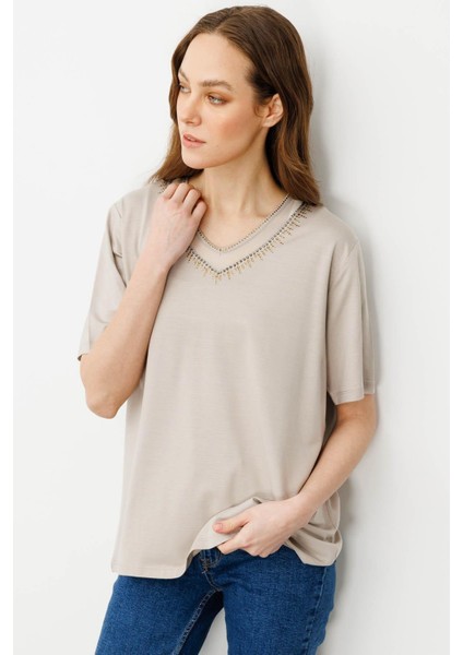 Kadın V Yaka Yakası Taşlı Penye T-Shirt Bej fiyatları
