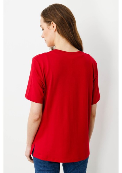 Kadın Açma Yaka Nakış Işlemeli T-Shirt Kırmızı fırsatları