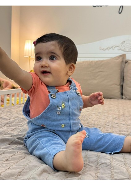 Çiçek Nakışlı Yumuşacık Likralı Organik Kot Salopetli Kısa Kol Badili 2'li Takım Tulum