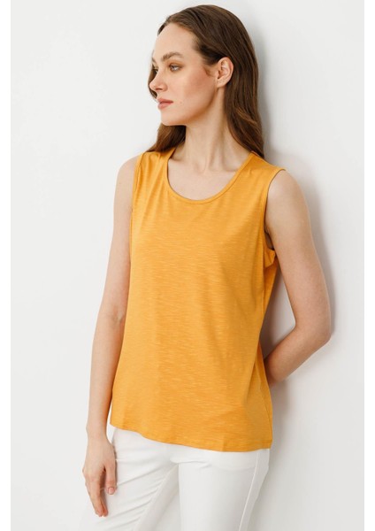 Kadın Sıfır Yaka Flamlı Kumaş Basic Askılı Tshirt Hardal