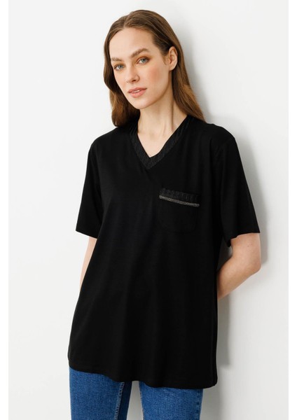 Kadın Sıfır Yaka Cebi ve Yakası Simli Penye T-Shirt Siyah