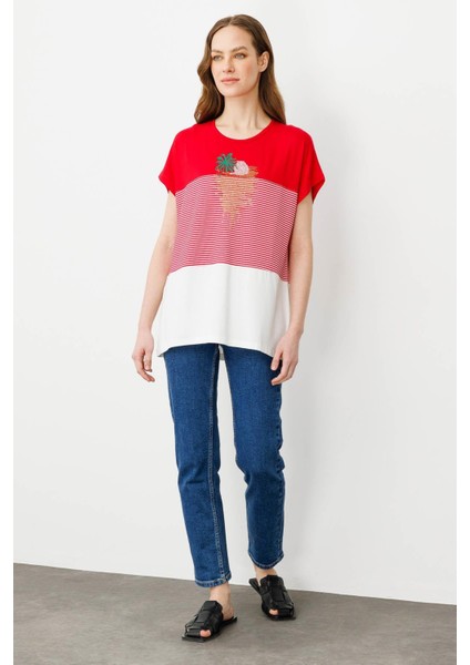 Kadın Sıfır Yaka Önü Taşlı Penye T-Shirt Kırmızı