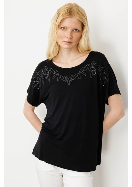 Kadın Sıfır Yaka Boncuk Işlemeli Penye T-Shirt Siyah