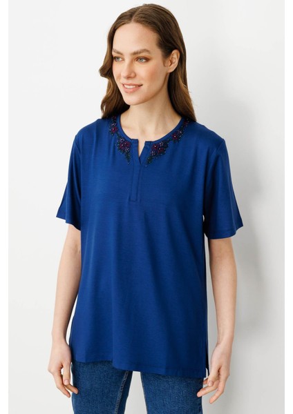 Kadın Açma Yaka Dantel Çiçek Işlemeli Penye T-Shirt Indigo modelleri