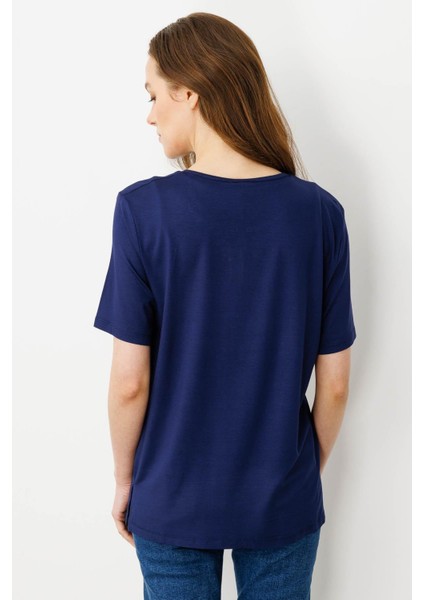 Kadın Açma Yaka Nakış Işlemeli T-Shirt Lacivert fırsatları