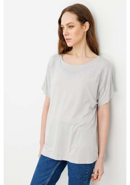 Kadın Sıfır Yaka Boncuk Işlemeli Penye T-Shirt Taş modelleri