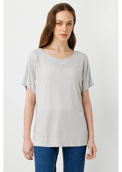 Kadın Sıfır Yaka Boncuk Işlemeli Penye T-Shirt Taş fırsatları