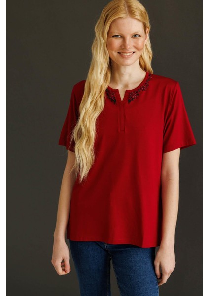 Kadın Açma Yaka Dantel Çiçek Işlemeli Penye T-Shirt Bordo indirimleri