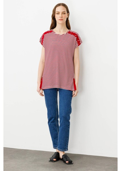 Kadın Sıfır Yaka Çizgili Pamuklu Penye T-Shirt Kırmızı fırsatları