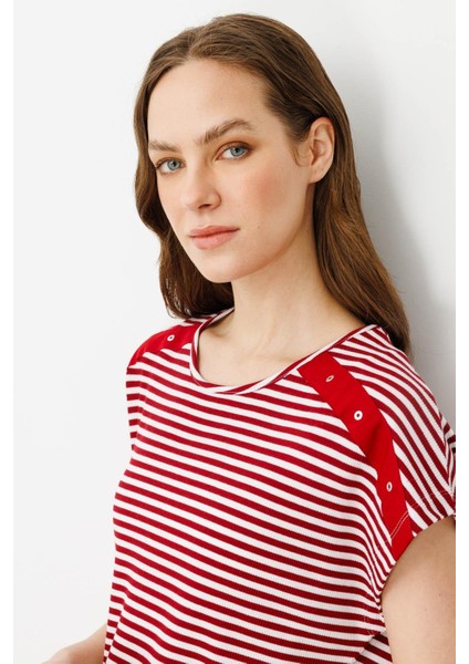 Kadın Sıfır Yaka Çizgili Pamuklu Penye T-Shirt Kırmızı indirimleri
