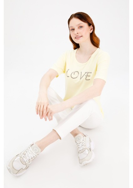 Kadın Sıfır Yaka Kısa Kol Love Yazılı Penye T-Shirt Sarı fiyatları